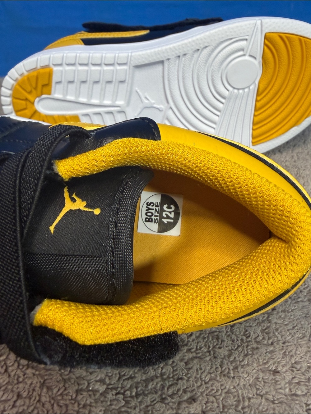Jordan 1
Low
Yellow Ochre 
PS ALT
Brand new - Picture 6 of 11